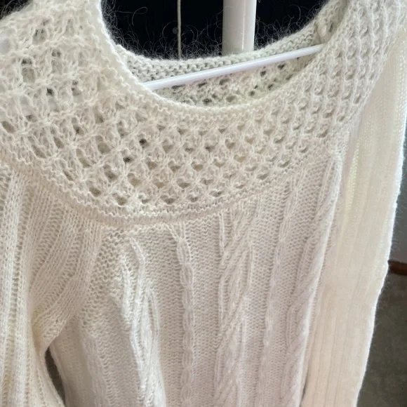 LOFT mohair and acrylic sweater! Cream colored cable knit! Size US Medium (M). - Picture 2 of 5